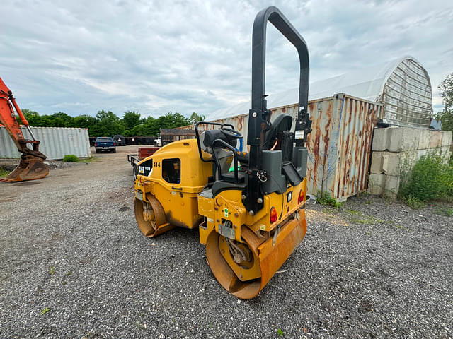 Image of Caterpillar CB24B equipment image 1