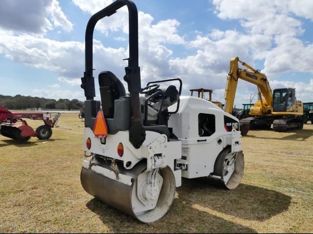 Image of Caterpillar CB24B equipment image 2