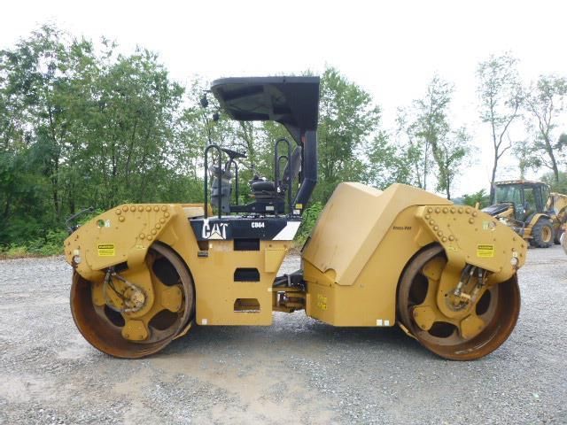2014 Caterpillar CB64 Equipment Image0