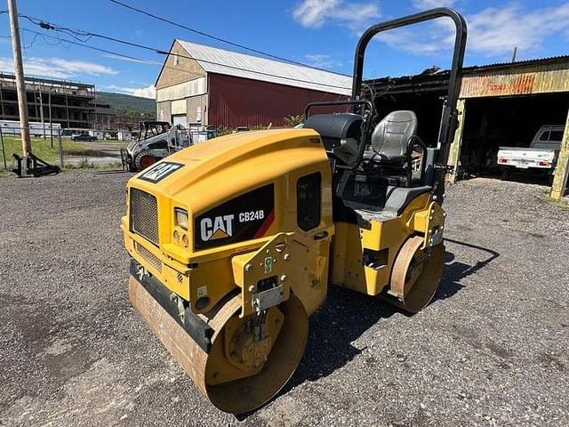 Image of Caterpillar CP24B equipment image 1