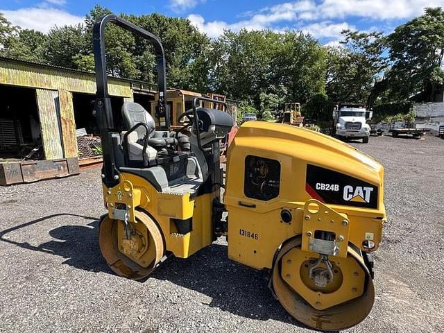 Image of Caterpillar CP24B equipment image 4