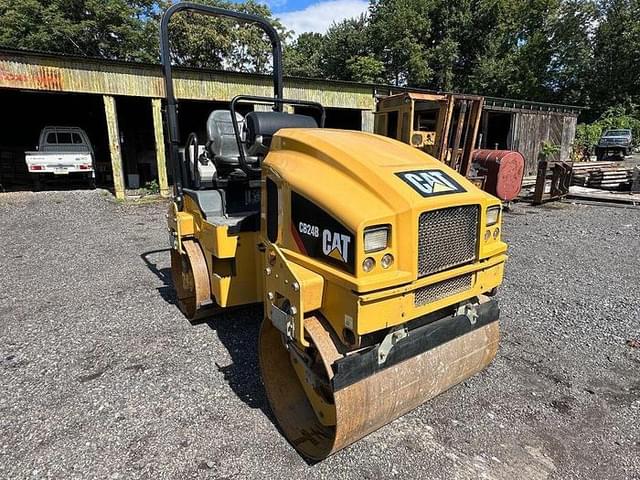 Image of Caterpillar CP24B equipment image 3