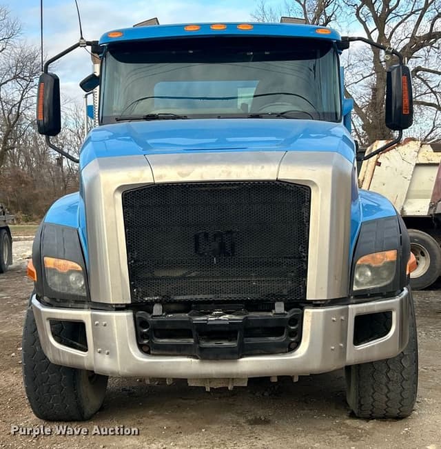 Image of Caterpillar CT660 equipment image 1