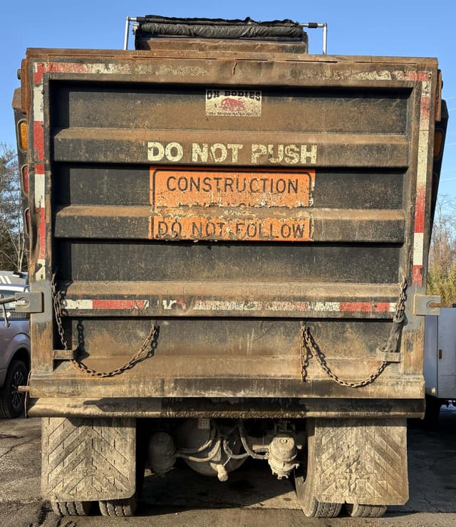 Image of Caterpillar CT660S equipment image 4