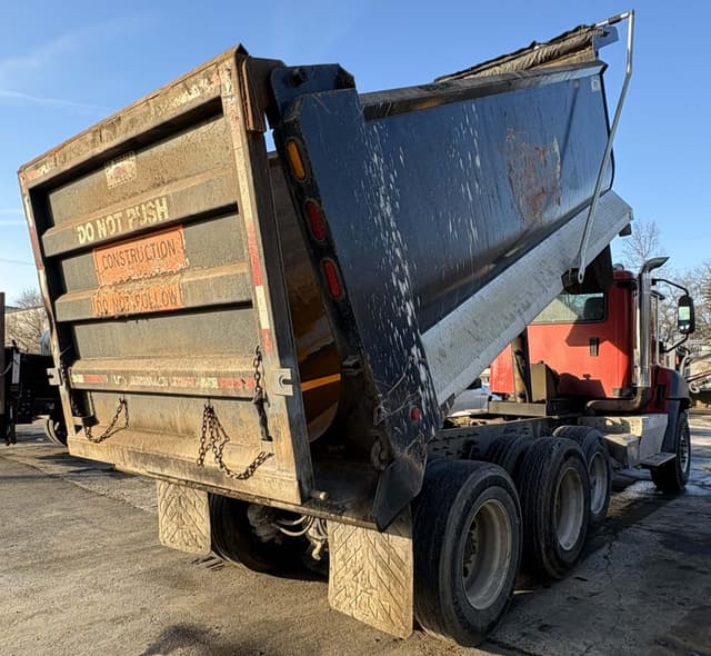 Image of Caterpillar CT660S equipment image 3