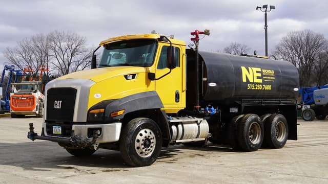 Image of Caterpillar CT660S equipment image 2