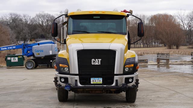 Image of Caterpillar CT660S equipment image 4