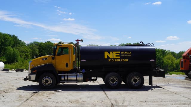 Image of Caterpillar CT660S equipment image 4