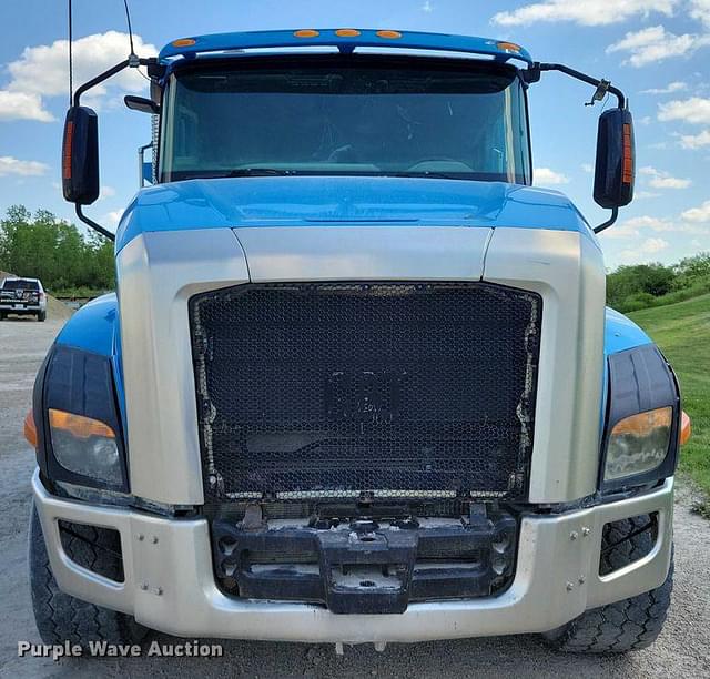 Image of Caterpillar CT660S equipment image 1