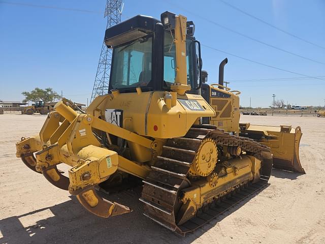 Image of Caterpillar D6N XL equipment image 4