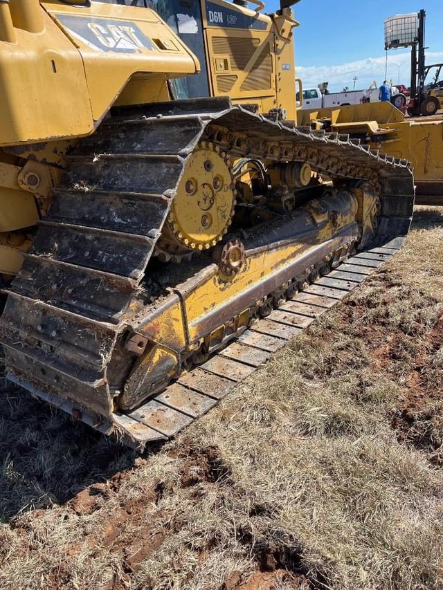 Image of Caterpillar D6N LGP equipment image 4