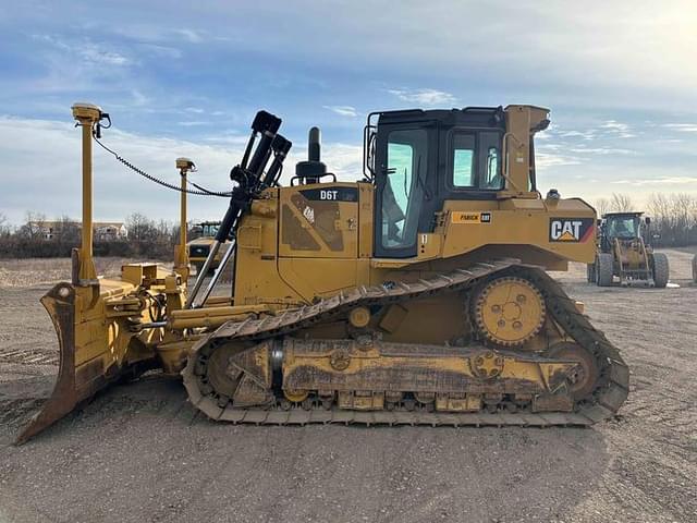 Image of Caterpillar D6T equipment image 3