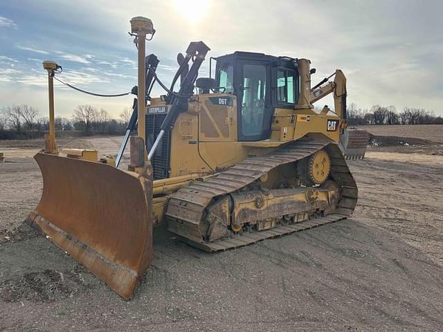 Image of Caterpillar D6T equipment image 2