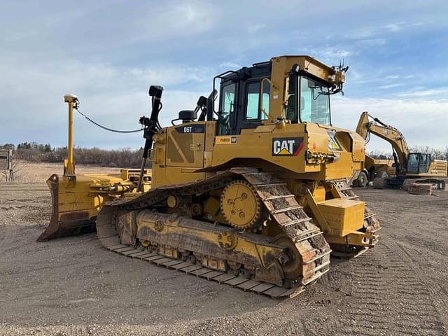 Image of Caterpillar D6T equipment image 4