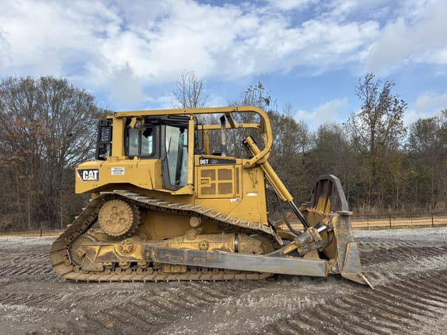 Image of Caterpillar D6T LGP equipment image 4