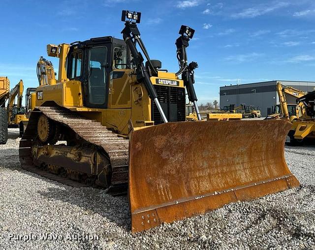 Image of Caterpillar D6T LGP equipment image 2