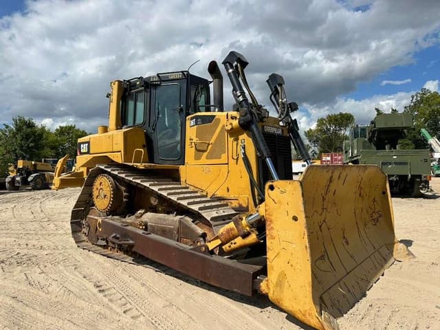 Image of Caterpillar D6T XL equipment image 1