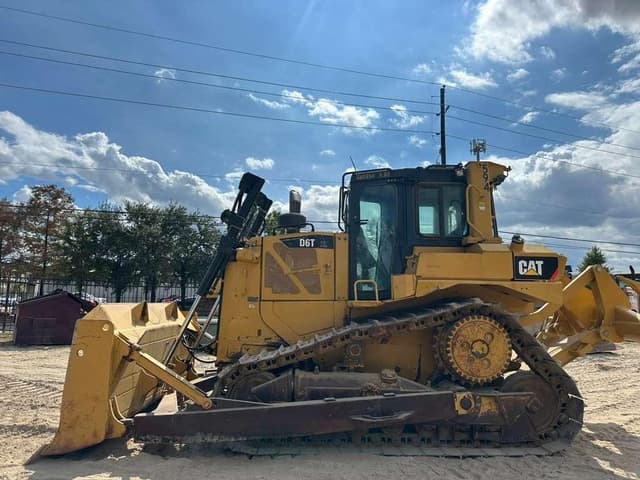 Image of Caterpillar D6T XL equipment image 2