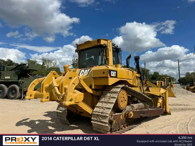 Image of Caterpillar D6T XL equipment image 3