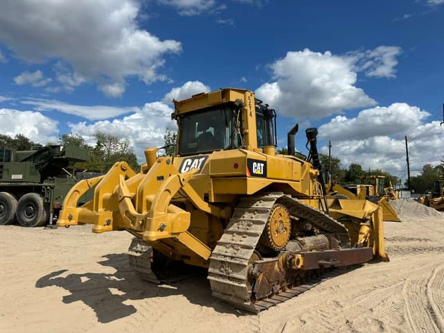 Image of Caterpillar D6T XL equipment image 3
