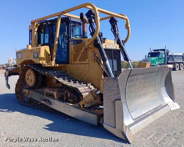 Image of Caterpillar D6T XL equipment image 2