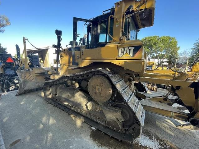 Image of Caterpillar D6T XL equipment image 2
