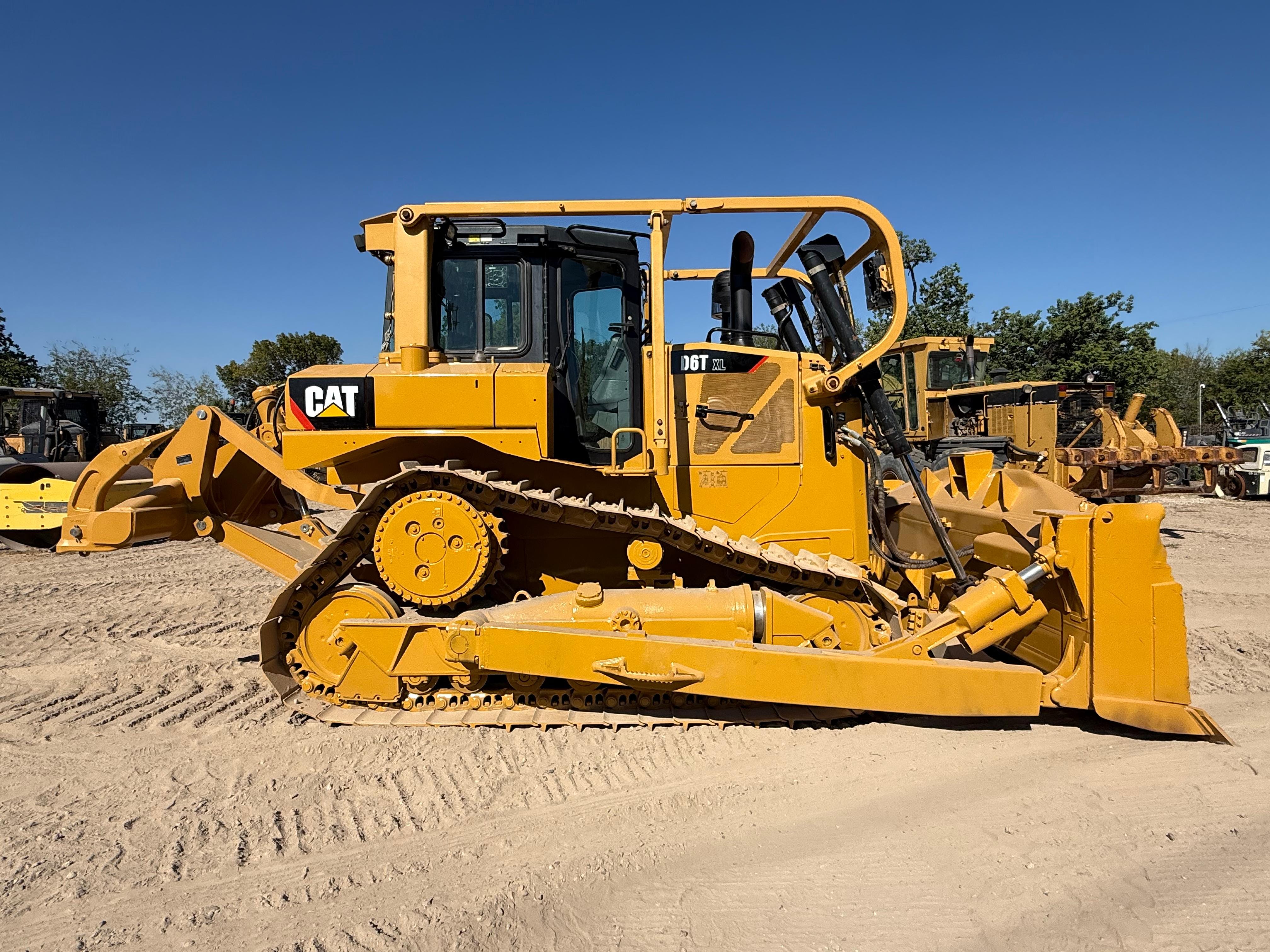2014 Caterpillar D6T XW Equipment Image0