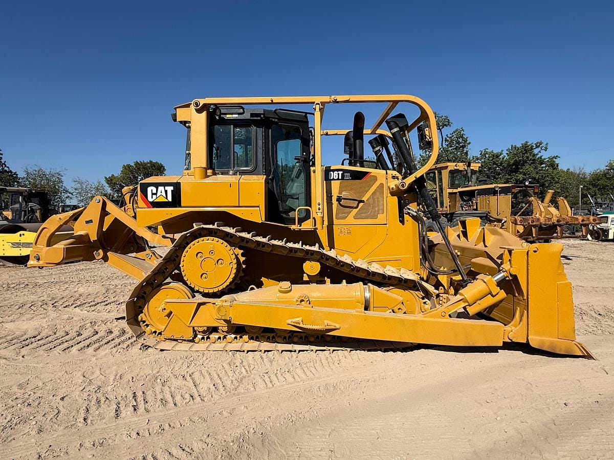 2014 Caterpillar D6T XW Equipment Image0
