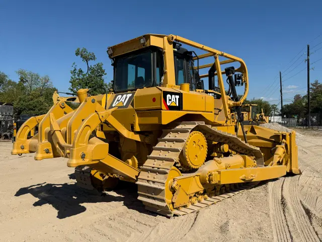 Image of Caterpillar D6T XW equipment image 4