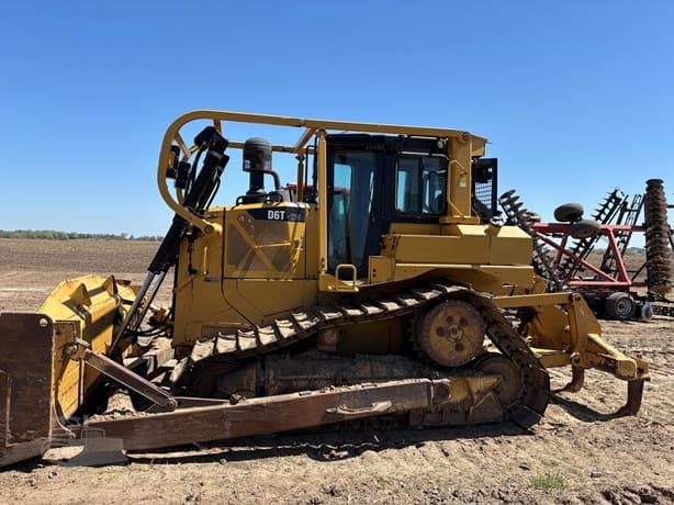Image of Caterpillar D6T XW equipment image 1