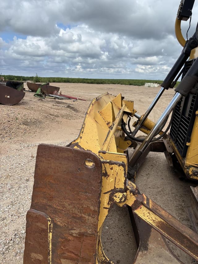 Image of Caterpillar D6T XW equipment image 3