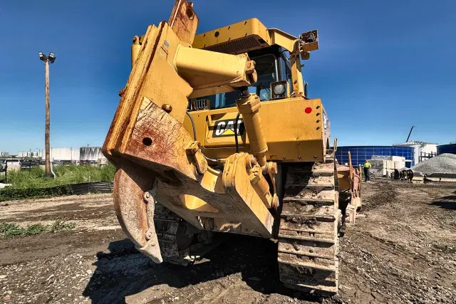 Image of Caterpillar D8T equipment image 4