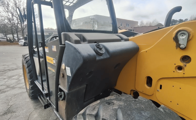 Image of Caterpillar TH406C equipment image 2