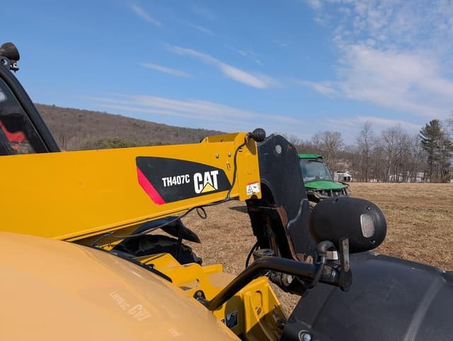 Image of Caterpillar TH407C equipment image 4