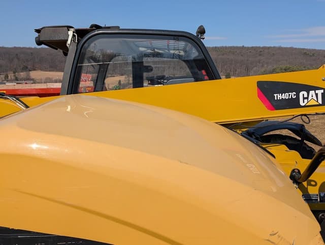 Image of Caterpillar TH407C equipment image 3