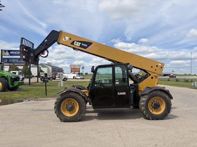 Image of Caterpillar TL943C equipment image 1