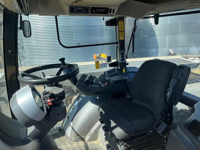 Image of Challenger MT665D equipment image 1