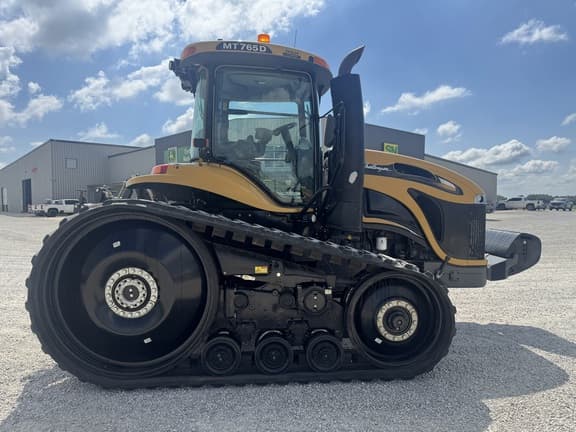 Image of Challenger MT765D equipment image 2