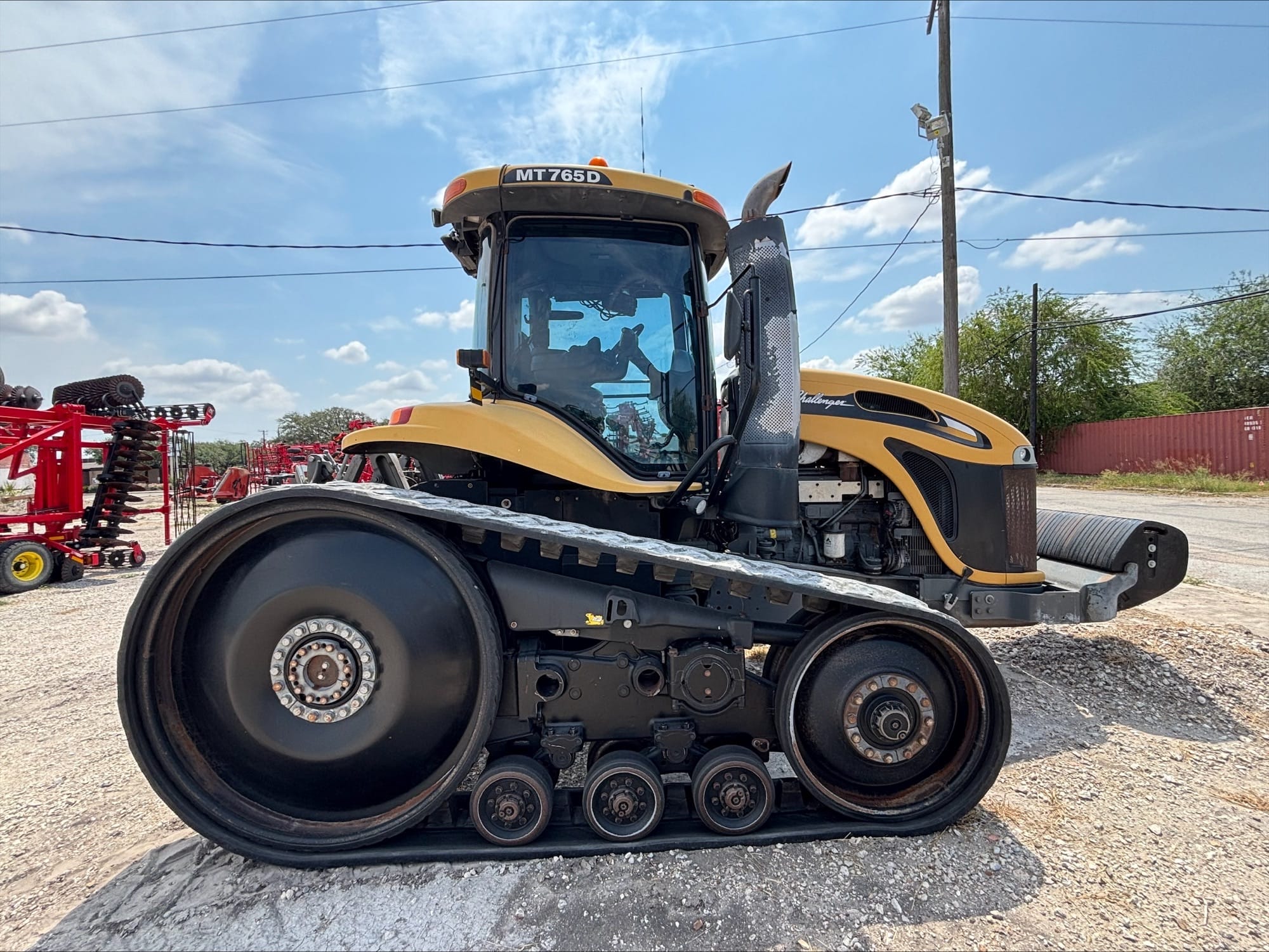 2014 Challenger MT765D Equipment Image0