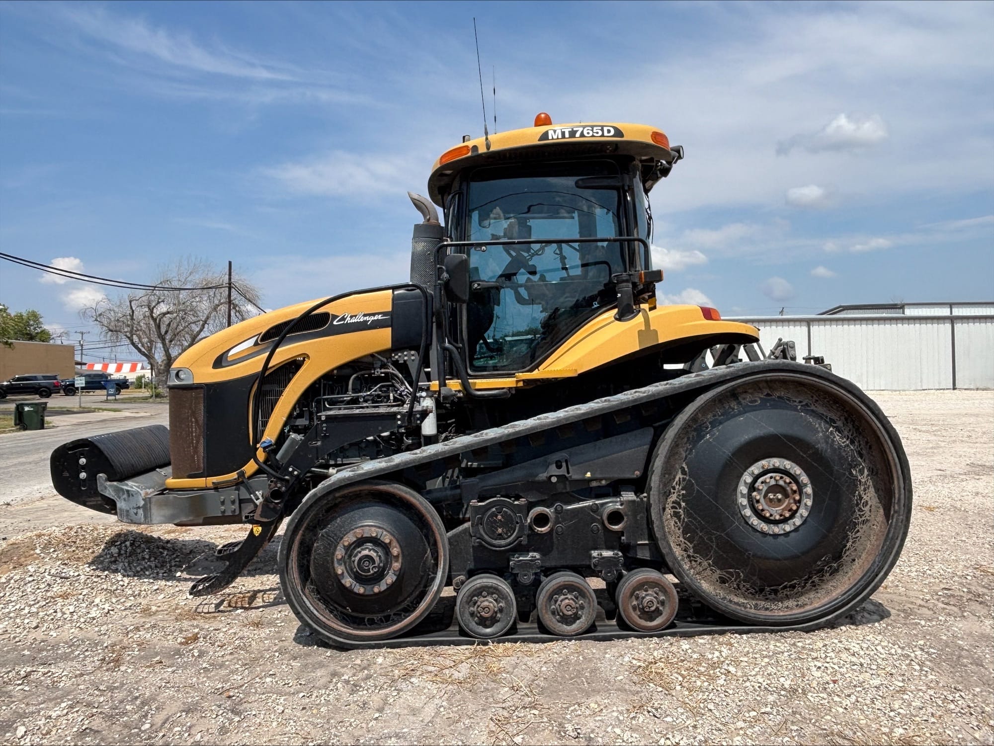2014 Challenger MT765D Equipment Image0