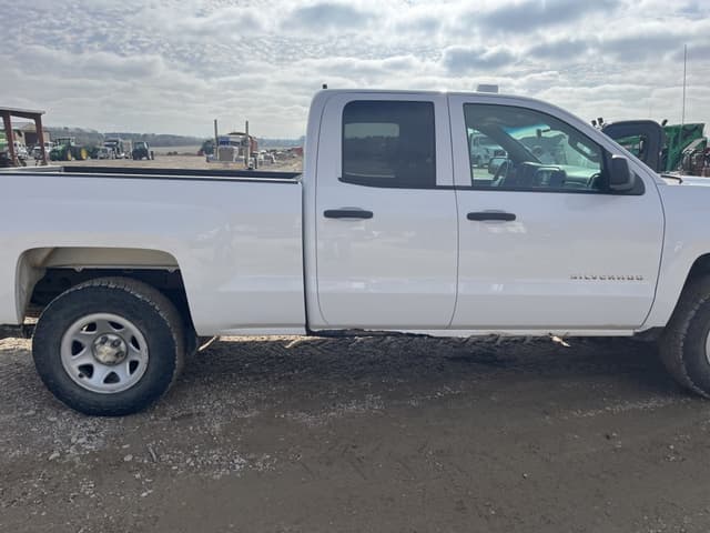 Image of Chevrolet 1500 equipment image 3