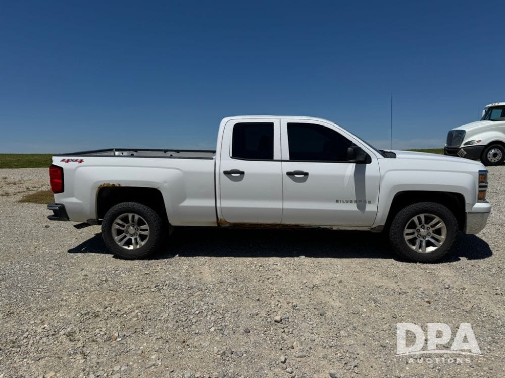 2014 Chevrolet 1500 Equipment Image0