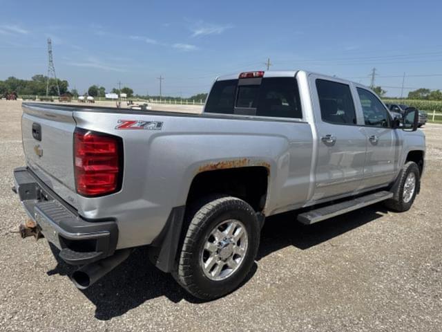 Image of Chevrolet 2500HD equipment image 3