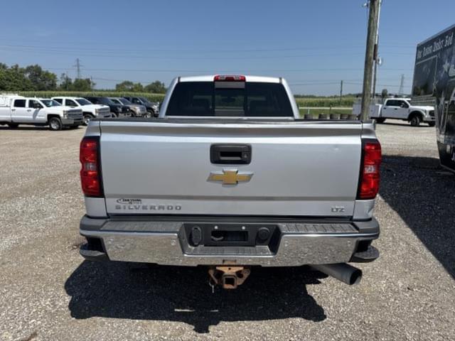 Image of Chevrolet 2500HD equipment image 2