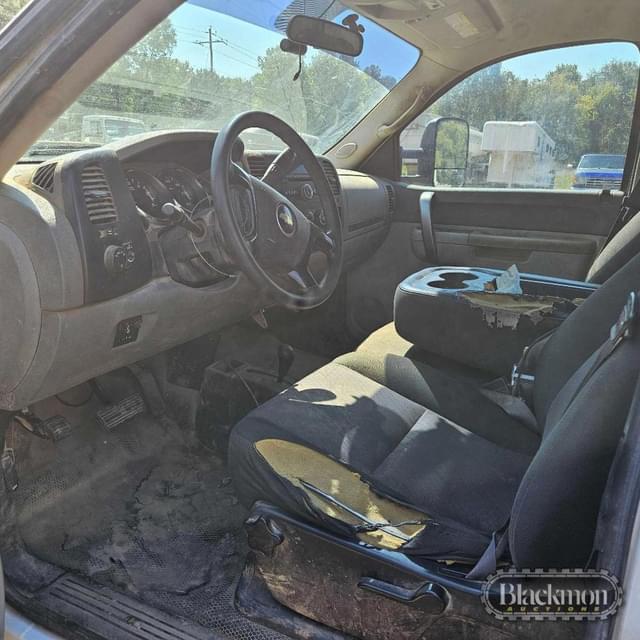 Image of Chevrolet 2500HD equipment image 3