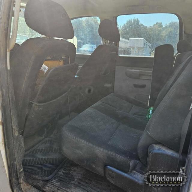 Image of Chevrolet 2500HD equipment image 2