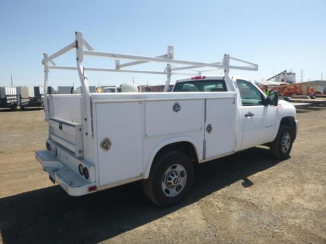 Image of Chevrolet 2500 equipment image 2