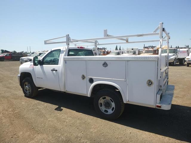 Image of Chevrolet 2500 equipment image 3