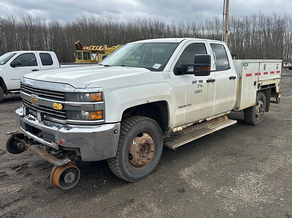 2014 Chevrolet 3500HD Equipment Image0
