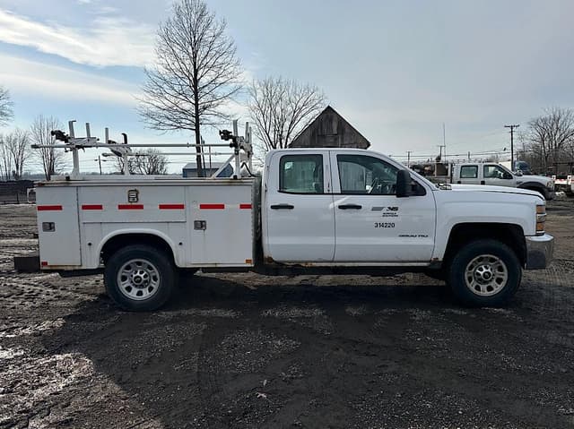 Image of Chevrolet 3500HD equipment image 3